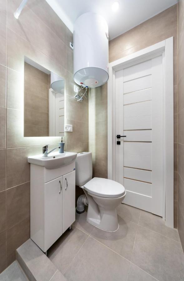 Шикарные Апартаменты, Ревудского 40В, 3 Мин Пешком М Харьковская Kyiv Exterior photo