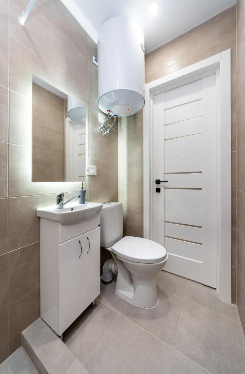 Шикарные Апартаменты, Ревудского 40В, 3 Мин Пешком М Харьковская Kyiv Exterior photo