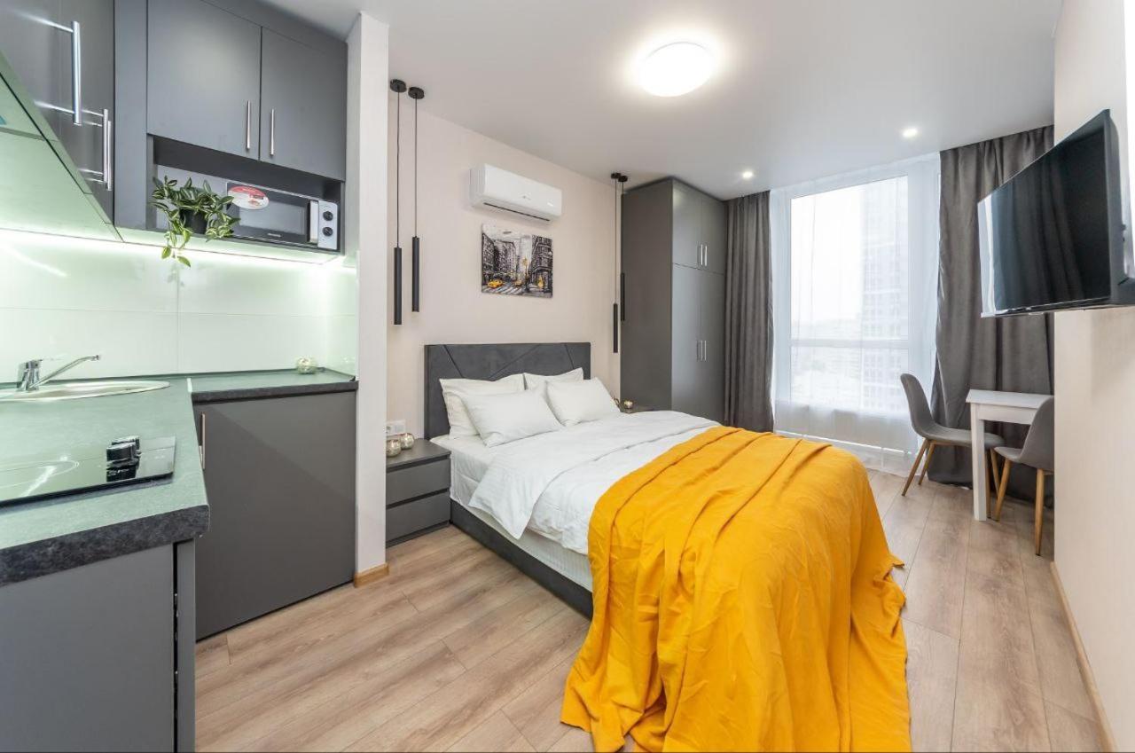 Шикарные Апартаменты, Ревудского 40В, 3 Мин Пешком М Харьковская Kyiv Exterior photo