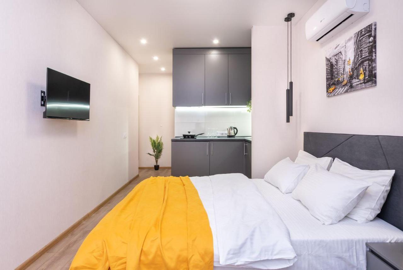 Шикарные Апартаменты, Ревудского 40В, 3 Мин Пешком М Харьковская Kyiv Exterior photo