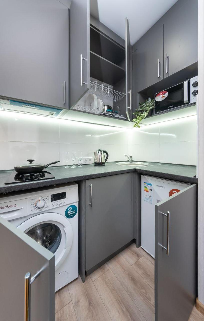 Шикарные Апартаменты, Ревудского 40В, 3 Мин Пешком М Харьковская Kyiv Exterior photo