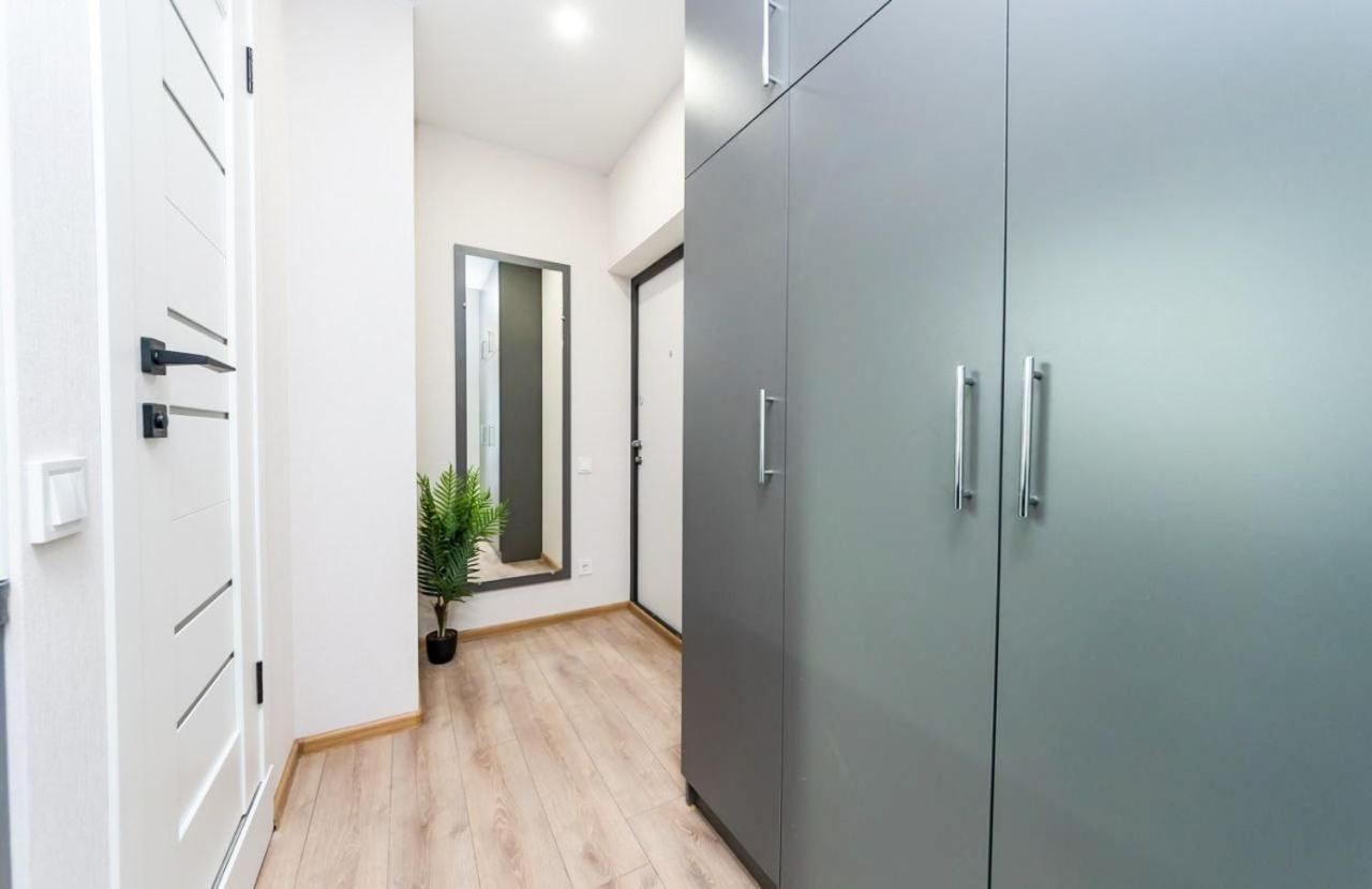 Шикарные Апартаменты, Ревудского 40В, 3 Мин Пешком М Харьковская Kyiv Exterior photo