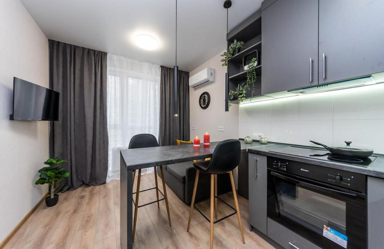 Шикарные Апартаменты, Ревудского 40В, 3 Мин Пешком М Харьковская Kyiv Exterior photo