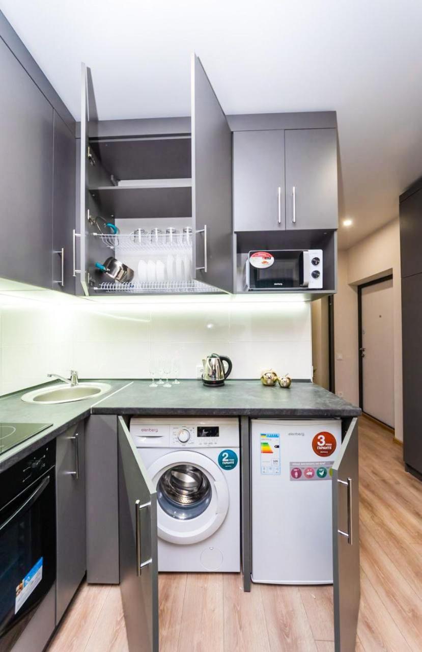 Шикарные Апартаменты, Ревудского 40В, 3 Мин Пешком М Харьковская Kyiv Exterior photo
